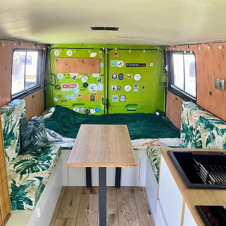 Urokliwy Kamper Na Kempingu *