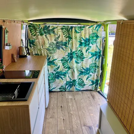 Urokliwy Kamper Na Kempingu Ястарня