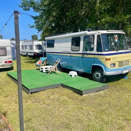 Urokliwy Kamper Na Kempingu 营地