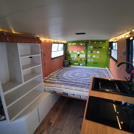 Campsite Urokliwy Kamper Na Kempingu *